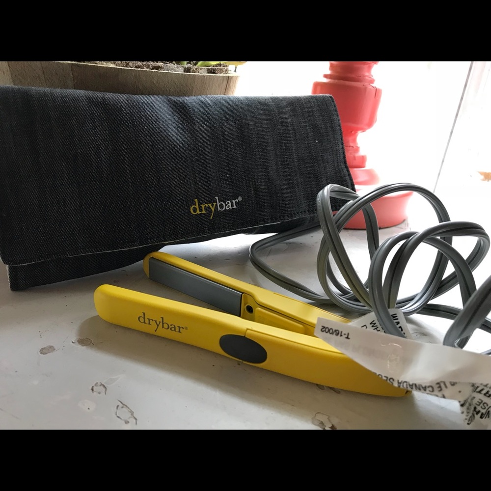 Dry Bar mini/travel size Flat iron